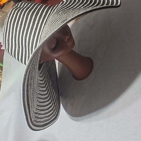 Women\'s Kentucky Derby or Church Hat ? main image 5